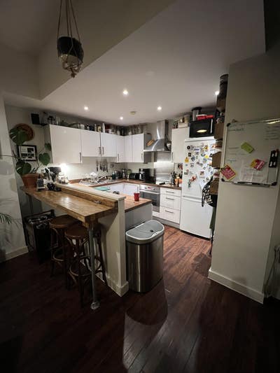 Large En-Suite Double Room with Balcony Access Main Photo