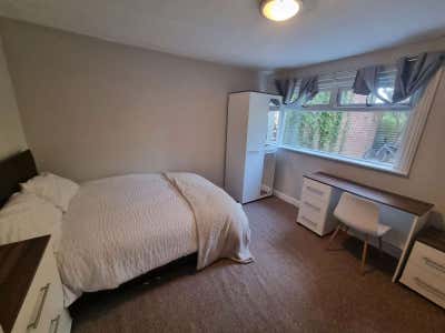 Non-Ensuite Room Available 🏡 Watlington Road Main Photo