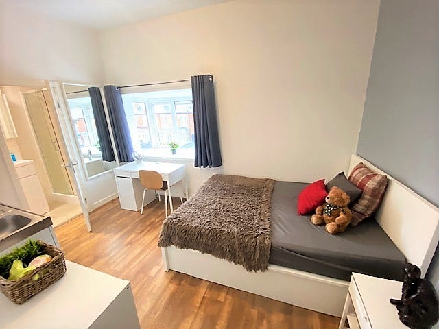 Self Contained Studio, bills included Main Photo