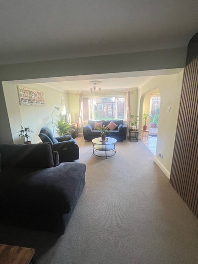 Sunny furnished double room - All bills included Main Photo