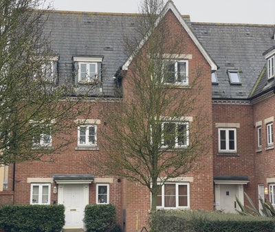 2 bed, 2 bath furnished flat on the second floor! Main Photo