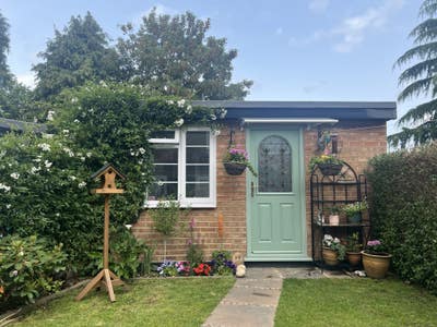 Bright Self-Contained Garden Studio | Private Kitc Main Photo