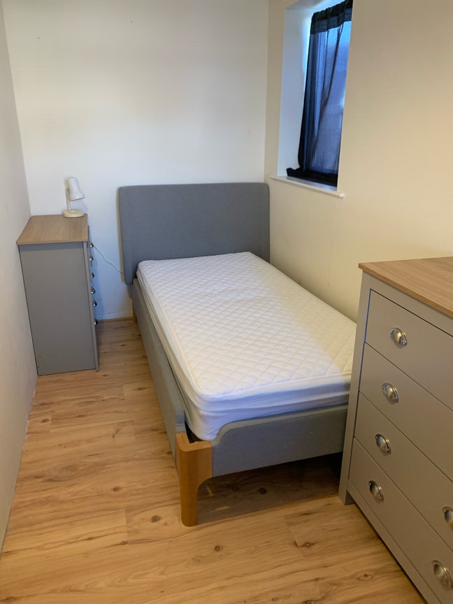 Small single room on ground floor Main Photo