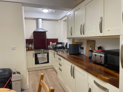 Room For rent in a great Perth road flat!  Main Photo