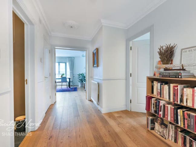 Stunning & Spacious 2-Bed Home on Bermondsey St 🌿 Main Photo