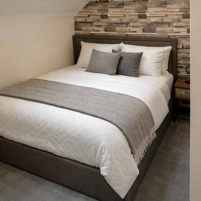 Studio Close to Burton Town Centre & Centrum 100 Main Photo