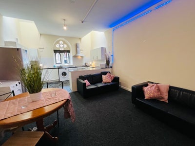 Large Ensuite Room Close to Uni - All Bills Inc Main Photo