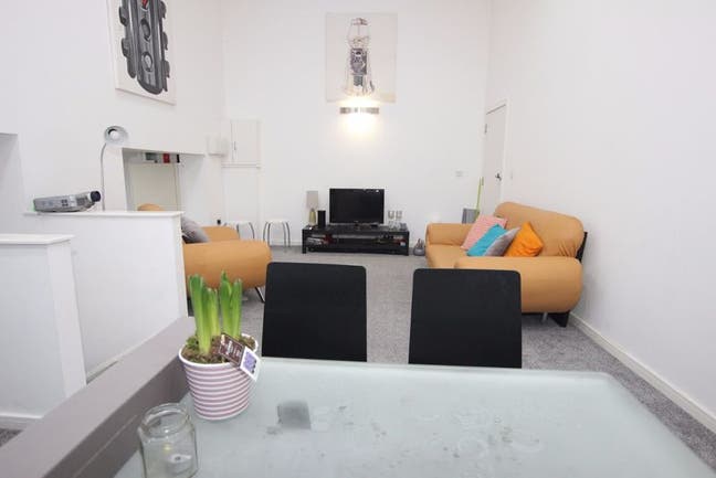 High Spec, Two Bed Furnished Apartment in RG1 Main Photo