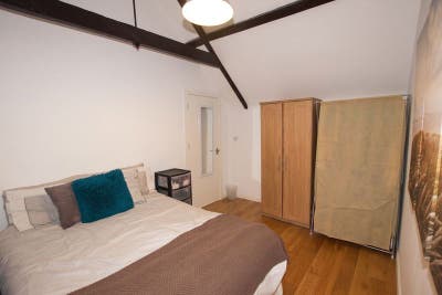 High Spec, Two Bed Furnished Apartment in RG1 Main Photo