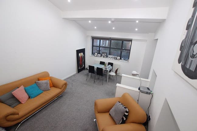 High Spec, Two Bed Furnished Apartment in RG1 Main Photo