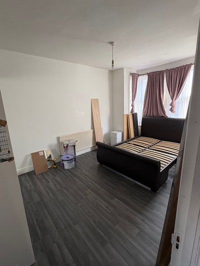 Two rooms next to Leyton Midland Road Station Main Photo