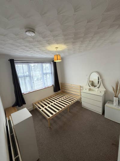 🏡 Spacious Double Room – Buckhurst Way Main Photo