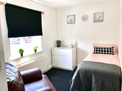 Furnished single to rent, book your viewing today! Main Photo