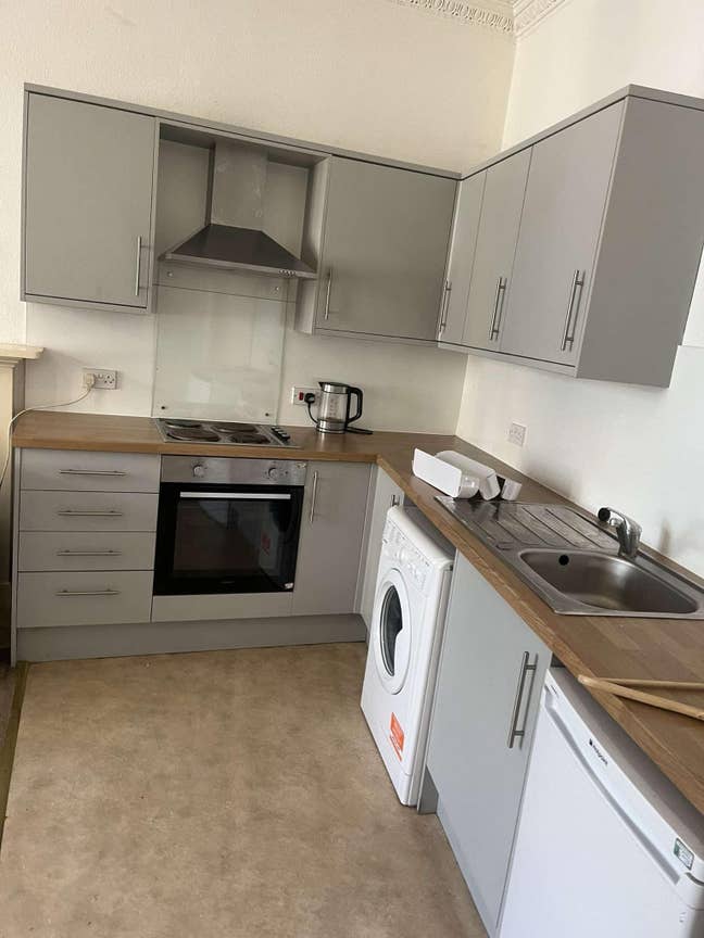 Large Furnished double room Main Photo