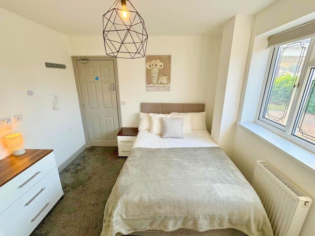 ** New Large Modern Double Room - No Bills To Pay! Main Photo