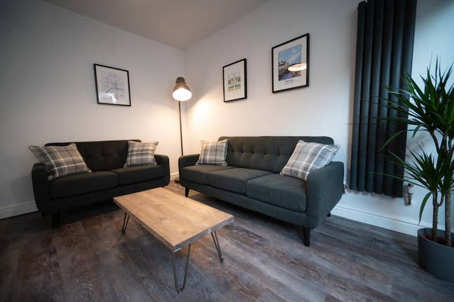 6 Bedroom House Available in Beeston Main Photo