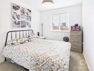 Double room available in lovely home in DL1 Main Photo