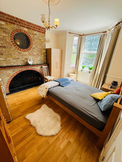 Bright Double Room Near Streatham Station ✨ Main Photo