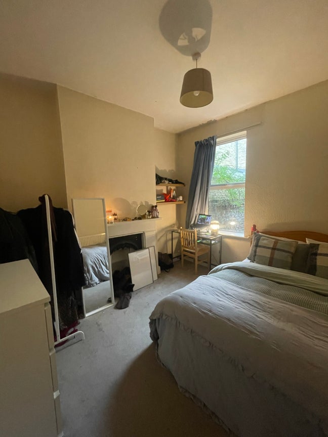 Cosy Room Available in Stokey 🏡✨ Main Photo