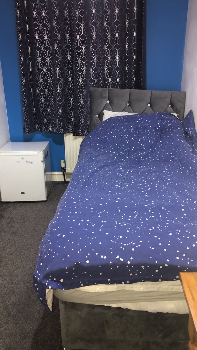 Single room available  Main Photo