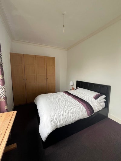 Spacious double bedroom in 2 bed flat (Dalry) Main Photo