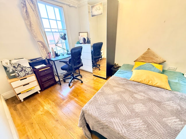 Large Double Room in Maidstone | Bills Included  Main Photo