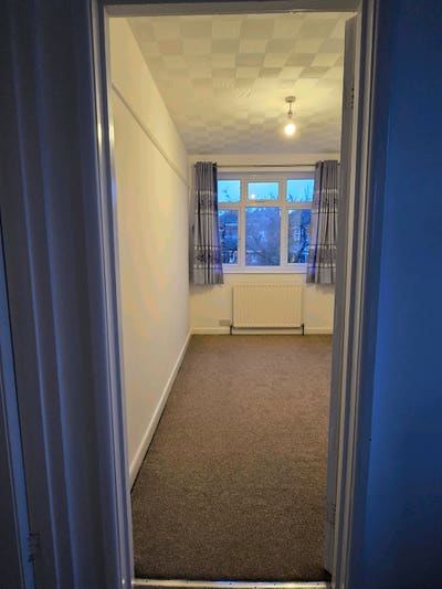 Small double bedroom  Main Photo