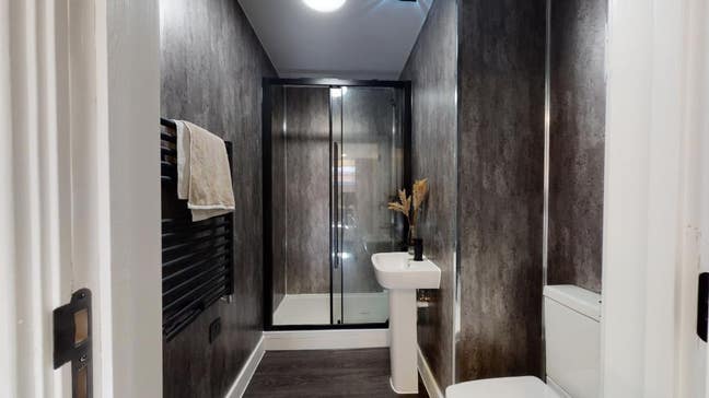 5 Rooms Available in 6 Bedroom Flat Main Photo