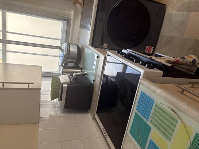 Room available in quiet area  Main Photo