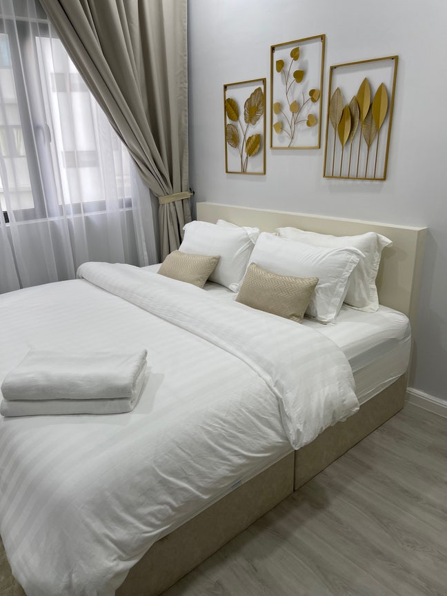 Amazing Double Room Available Now.  Main Photo