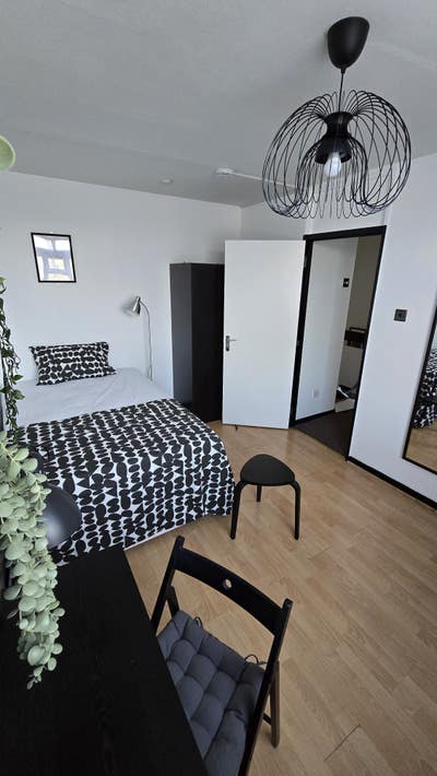 2 double rooms - E1 - Tower Hill ! - available NOW Main Photo