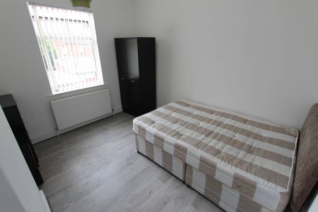 Double furnished room NN5 Main Photo