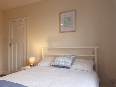 Spacious double room close to Oxford Business Park Main Photo