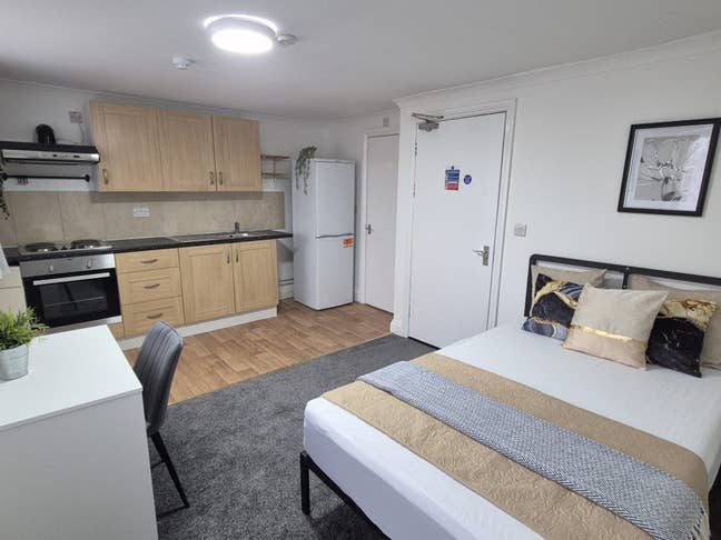 🏠🏠 Cheap studios w full kitchens 🏠🏠 Main Photo