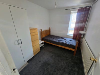 Room for rent females only Main Photo