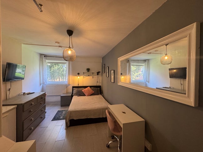 One Double Room Available  in Putney/Roehampton!! Main Photo