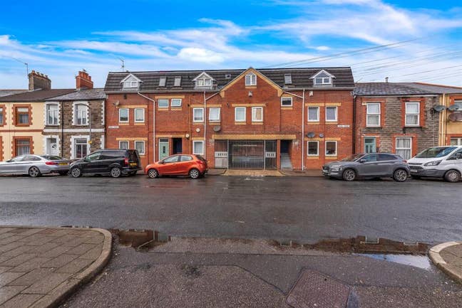 Double Bedroom Available In Cosy & Bright Flat  Main Photo