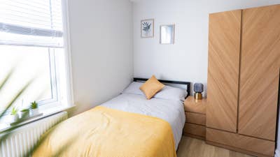 Modern Double with Ensuite | All Bills Included Main Photo