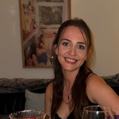 Professional looking for East London flat share Main Photo