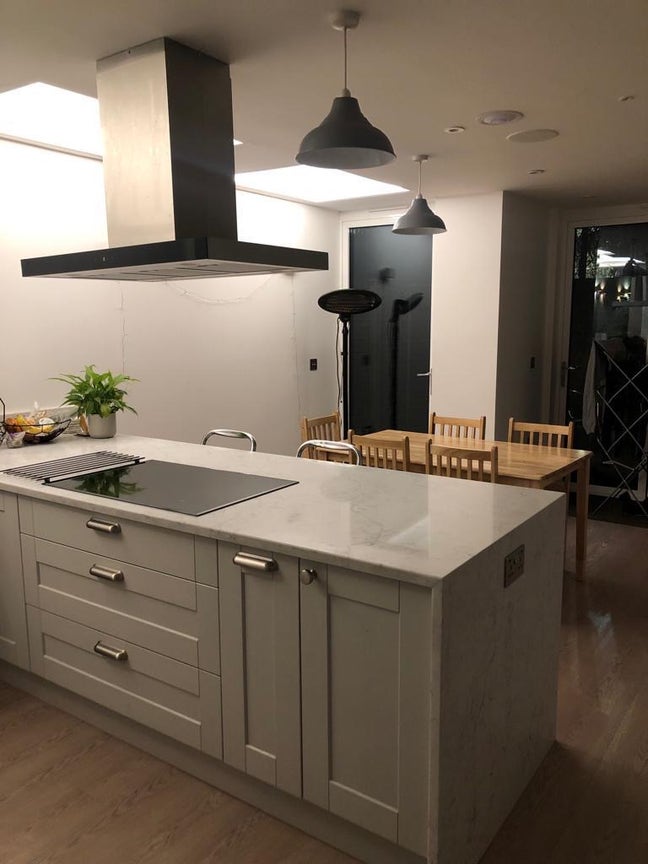 Double bedroom in beautiful, modern house! Main Photo