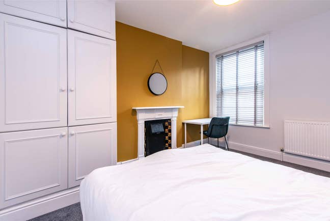 Room in Bingham Road NG5 Main Photo