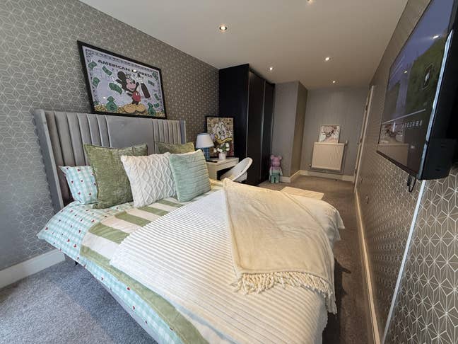 🌆Brand New Greenwich Flat – 3 Rooms Available Main Photo