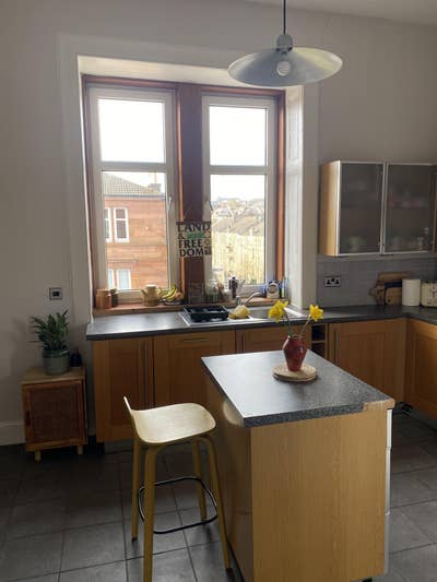 Lovely Double Room in 2Bed Flat, Battlefield.  Main Photo
