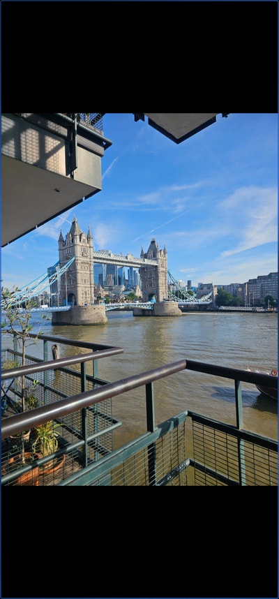 Beautiful apartment overlooking tower bridge Main Photo