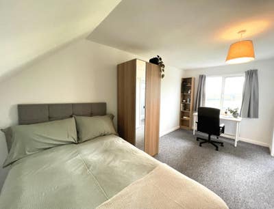 Cozy 5 rooms En-suite house on Charter Avenue Main Photo