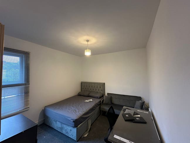 Rooms available immediately temporary let  Main Photo