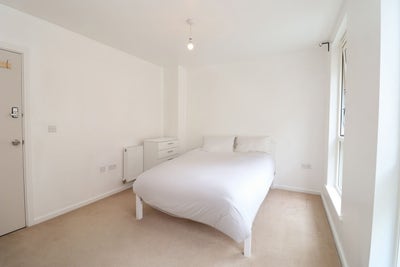 3  Beautiful Double Rooms Located in Acton. Main Photo