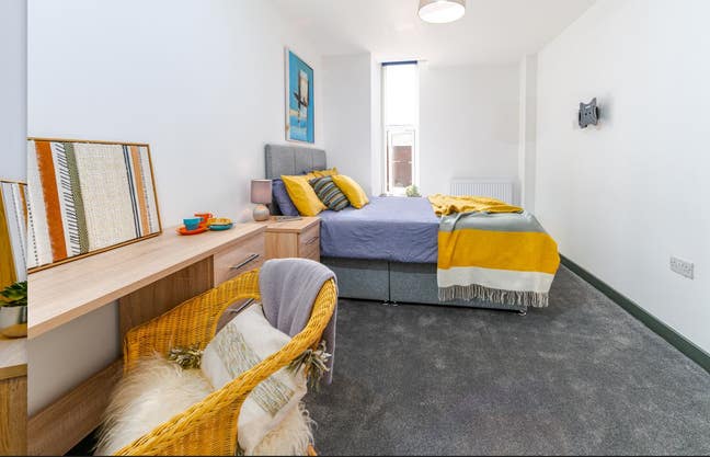 Cosy Large Double Room | Horwich | Bills Included Main Photo