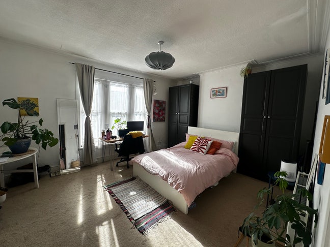 Large double room available in Eastville Main Photo