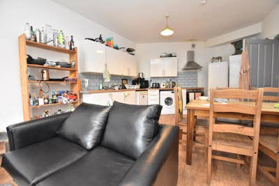 Student Room to Rent - Bristol Main Photo